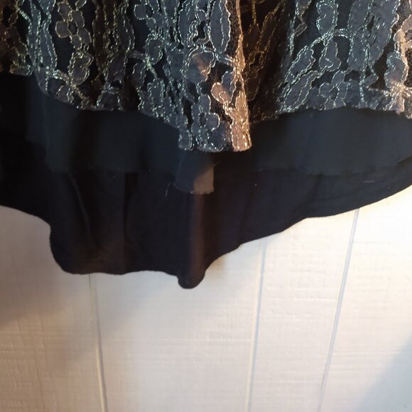 Maurices Plus Size 2 Black Zip V Neck Metallic Lace 3/4 Sleeve StretchTop - Picture 4 of 11